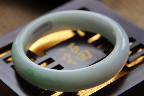 和田玉手鐲怎么搭配 和田玉手鐲怎么戴好看 和田玉手鐲怎么搭配 和田玉手鐲怎么戴好看