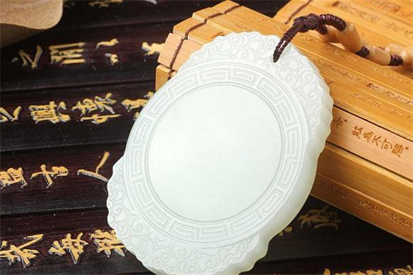 和田白玉和羊脂玉區(qū)別 和田白玉和羊脂玉哪個(gè)好 和田白玉和羊脂玉區(qū)別 和田白玉和羊脂玉哪個(gè)好