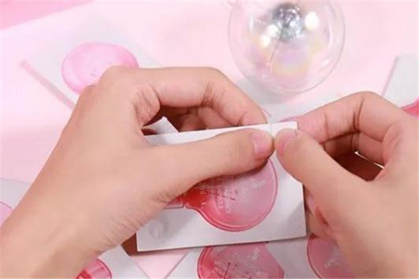 ladykin小燈泡精華怎么用 ladykin小燈泡白天可以用嗎 ladykin小燈泡精華怎么用 ladykin小燈泡白天可以用嗎