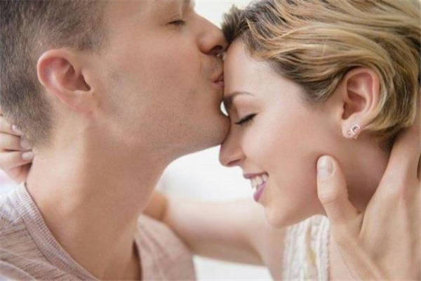 女朋友不開(kāi)心怎么哄 女朋友不開(kāi)心怎么安慰 女朋友不開(kāi)心怎么哄 女朋友不開(kāi)心怎么安慰