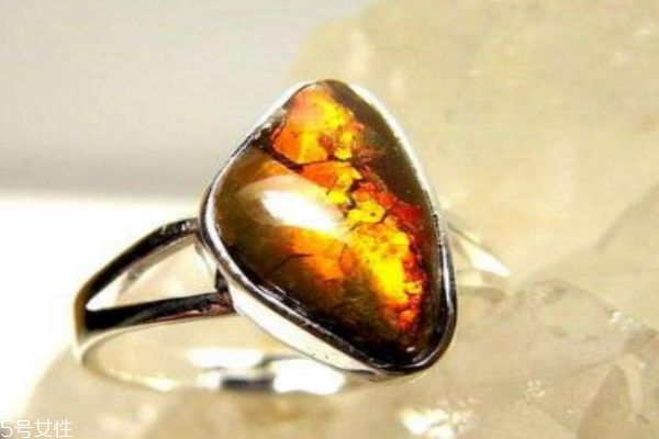 什么是塔菲石呢 塔菲石有什么作用呢 什么是塔菲石呢 塔菲石有什么作用呢