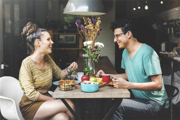 第一次約會(huì)吃什么好 第一次約會(huì)去哪里吃飯合適 第一次約會(huì)吃什么好 第一次約會(huì)去哪里吃飯合適