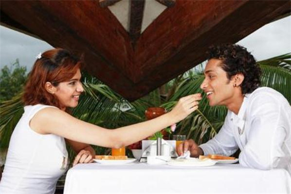 第一次約會(huì)吃什么好 第一次約會(huì)去哪里吃飯合適 第一次約會(huì)吃什么好 第一次約會(huì)去哪里吃飯合適