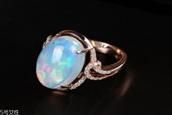 歐泊應(yīng)該怎么保養(yǎng)呢 歐泊的佩戴注意有什么呢 歐泊應(yīng)該怎么保養(yǎng)呢 歐泊的佩戴注意有什么呢