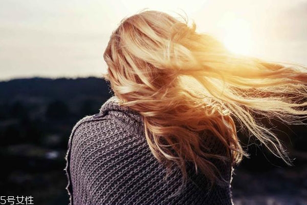 不敢和喜歡的人說(shuō)話(huà)怎么辦 怎么和異性聊天找話(huà)題 不敢和喜歡的人說(shuō)話(huà)怎么辦 怎么和異性聊天找話(huà)題