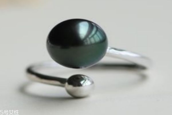 黑珍珠應(yīng)該怎么挑選呢 黑珍珠應(yīng)該怎么保養(yǎng)呢 黑珍珠應(yīng)該怎么挑選呢 黑珍珠應(yīng)該怎么保養(yǎng)呢