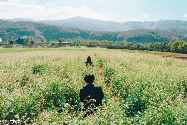 該不該和現(xiàn)任坦白過去 怎么看男友心里有沒有前任 該不該和現(xiàn)任坦白過去 怎么看男友心里有沒有前任