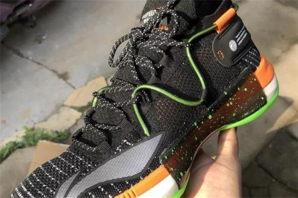 李寧閃擊6萬(wàn)圣節(jié)開箱測(cè)評(píng) 閃擊6萬(wàn)圣節(jié)上腳效果圖