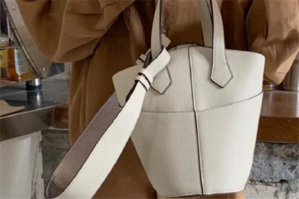 小mk是哪個國家的品牌 小mk和mk一樣嗎 小mk是哪個國家的品牌 小mk和mk一樣嗎