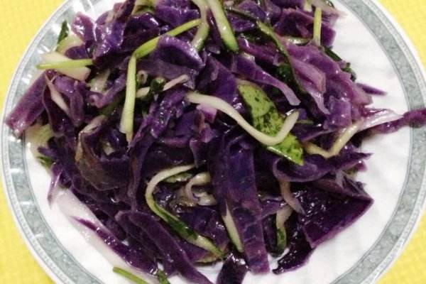 紫甘藍怎么做沙拉 紫甘藍怎么做好吃 紫甘藍怎么做沙拉 紫甘藍怎么做好吃