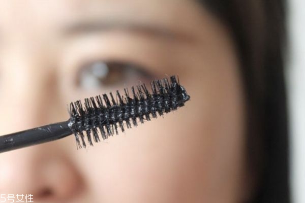 睫毛膏暈妝該怎么辦 睫毛膏的上妝要點是什么 睫毛膏暈妝該怎么辦 睫毛膏的上妝要點是什么