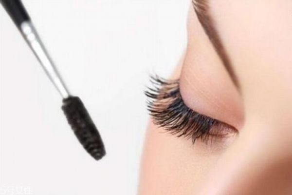 睫毛膏暈妝該怎么辦 睫毛膏的上妝要點是什么 睫毛膏暈妝該怎么辦 睫毛膏的上妝要點是什么