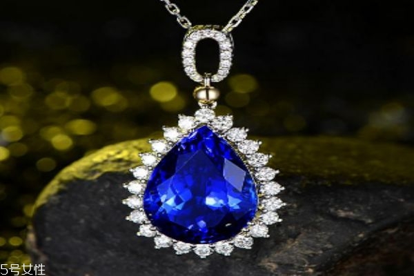 什么是坦桑石呢 坦桑石有什么作用呢 什么是坦桑石呢 坦桑石有什么作用呢