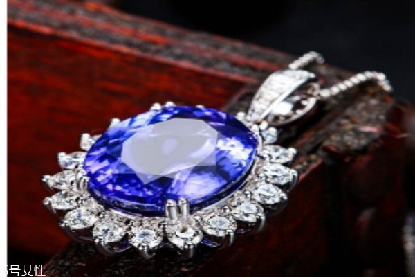 什么是坦桑石呢 坦桑石有什么作用呢 什么是坦桑石呢 坦桑石有什么作用呢