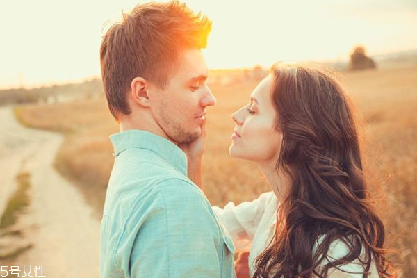 如何倒追男生 如何讓喜歡的男生喜歡自己 如何倒追男生 如何讓喜歡的男生喜歡自己