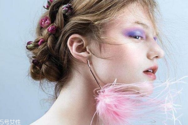 吃飯女生主動買單說明什么 女孩約會主動付錢心理 吃飯女生主動買單說明什么 女孩約會主動付錢心理