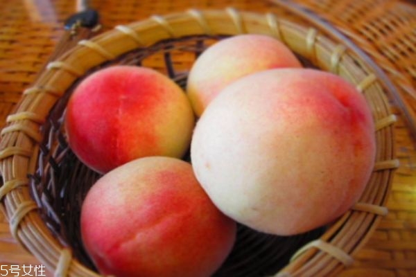 水蜜桃有什么營(yíng)養(yǎng)價(jià)值呢 吃水蜜桃有什么好處呢 水蜜桃有什么營(yíng)養(yǎng)價(jià)值呢 吃水蜜桃有什么好處呢