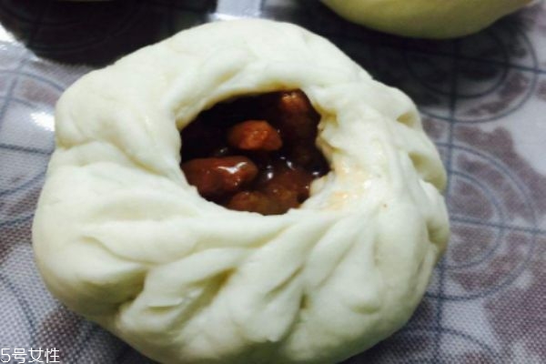 什么是叉燒包呢 叉燒包有什么營養(yǎng)價值呢 什么是叉燒包呢 叉燒包有什么營養(yǎng)價值呢