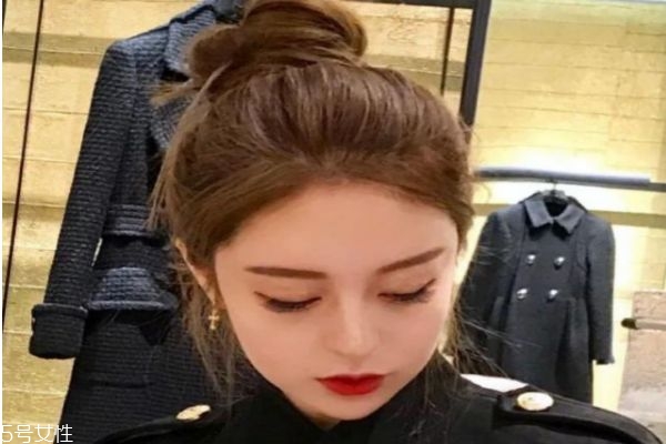 扎什么頭發(fā)顯氣質(zhì) 顯氣質(zhì)的扎發(fā)型女 扎什么頭發(fā)顯氣質(zhì) 顯氣質(zhì)的扎發(fā)型女