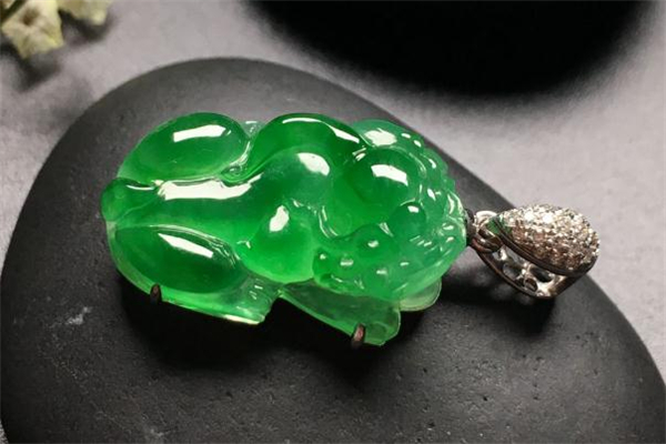 翡翠貔貅吊墜怎么佩戴 佩戴翡翠貔貅吊墜要開(kāi)光嗎 翡翠貔貅吊墜怎么佩戴 佩戴翡翠貔貅吊墜要開(kāi)光嗎