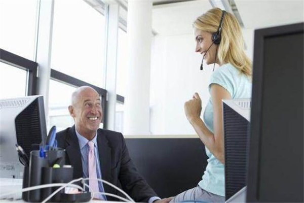 怎么追女同事 辦公室戀情怎么發(fā)展 怎么追女同事 辦公室戀情怎么發(fā)展