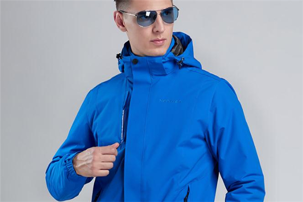 沖鋒衣沾了油漬怎么洗 沖鋒衣上面弄到油漬怎么辦 沖鋒衣沾了油漬怎么洗 沖鋒衣上面弄到油漬怎么辦