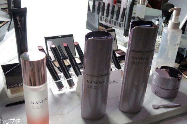 佳麗寶適合什么年齡的人群呢 佳麗寶的明星產(chǎn)品有什么呢 佳麗寶適合什么年齡的人群呢 佳麗寶的明星產(chǎn)品有什么呢