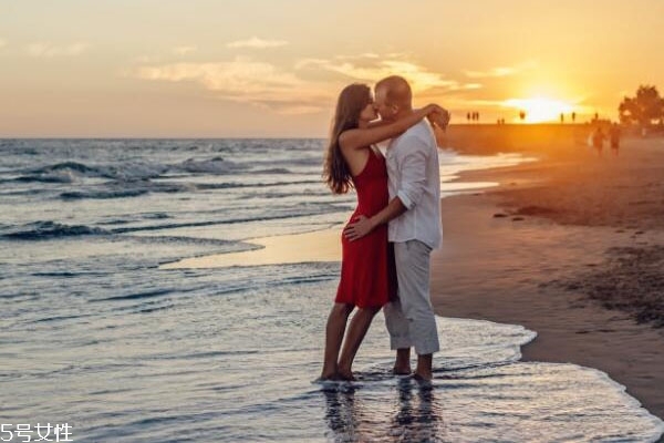 戀愛(ài)倦怠期有什么表現(xiàn) 如何度過(guò)戀愛(ài)倦怠期 戀愛(ài)倦怠期有什么表現(xiàn) 如何度過(guò)戀愛(ài)倦怠期