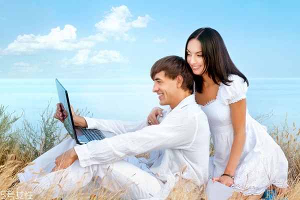 父母不同意的愛情該堅(jiān)持嗎 女方父母不同意我們?cè)谝黄鹪趺崔k 父母不同意的愛情該堅(jiān)持嗎 女方父母不同意我們?cè)谝黄鹪趺崔k