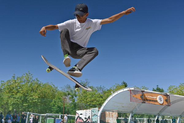 滑板運動對身體的好處 滑板初學者怎么練 滑板運動對身體的好處 滑板初學者怎么練