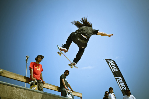 滑板運動對身體的好處 滑板初學者怎么練 滑板運動對身體的好處 滑板初學者怎么練