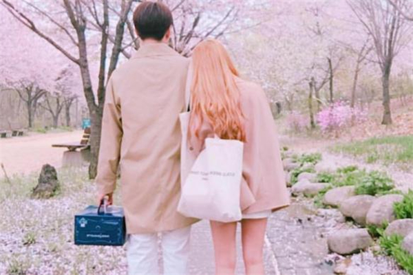 女生說(shuō)考慮考慮怎么回復(fù) 女生說(shuō)考慮考慮是拒絕嗎