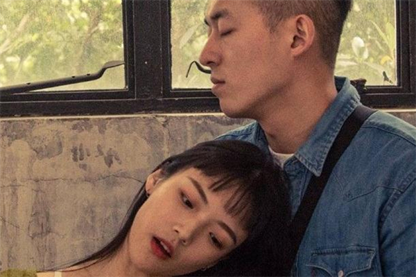 女生同意你追她的表現(xiàn) 女生讓你追她的暗示 女生同意你追她的表現(xiàn) 女生讓你追她的暗示