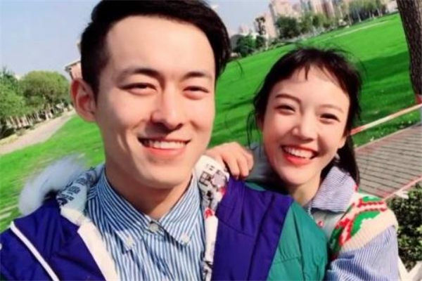 女生同意你追她的表現(xiàn) 女生讓你追她的暗示 女生同意你追她的表現(xiàn) 女生讓你追她的暗示