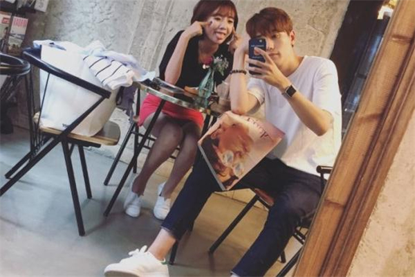 女生說尷尬怎么回復(fù) 女生說尷尬是什么意思 女生說尷尬怎么回復(fù) 女生說尷尬是什么意思