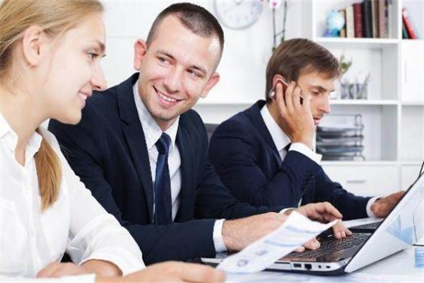 怎么追女上司 喜歡上女上司怎么表白 怎么追女上司 喜歡上女上司怎么表白