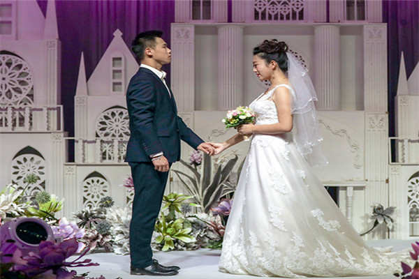 情侶間怎么處理經(jīng)濟(jì)問(wèn)題 情侶間經(jīng)濟(jì)應(yīng)該獨(dú)立嗎 情侶間怎么處理經(jīng)濟(jì)問(wèn)題 情侶間經(jīng)濟(jì)應(yīng)該獨(dú)立嗎