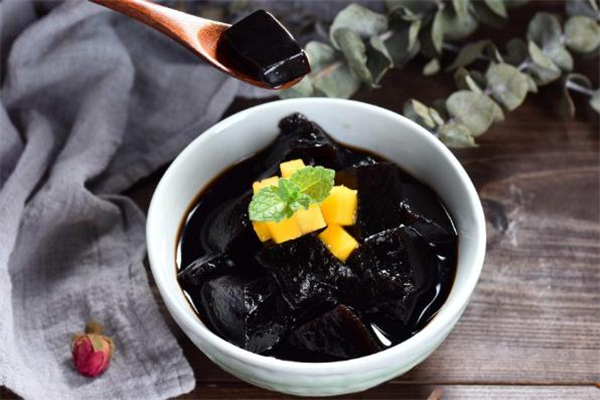 黑涼粉熱量高嗎 黑涼粉吃了會(huì)胖嗎 黑涼粉熱量高嗎 黑涼粉吃了會(huì)胖嗎