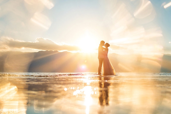 閃婚靠譜嗎 男人在什么情況下會(huì)閃婚 閃婚靠譜嗎 男人在什么情況下會(huì)閃婚