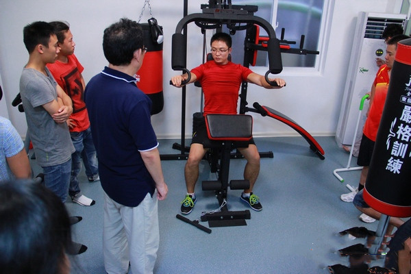 坐式雙向推胸訓(xùn)練器使用方法 坐式雙向推胸訓(xùn)練器注意事項 坐式雙向推胸訓(xùn)練器使用方法 坐式雙向推胸訓(xùn)練器注意事項