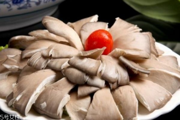 什么人群不能吃平菇呢 平菇生長在什么環(huán)境下呢