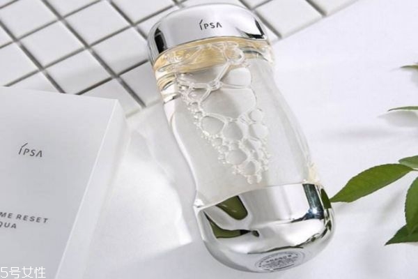 秋天適合用什么化妝水 適合秋天用的化妝水 秋天適合用什么化妝水 適合秋天用的化妝水