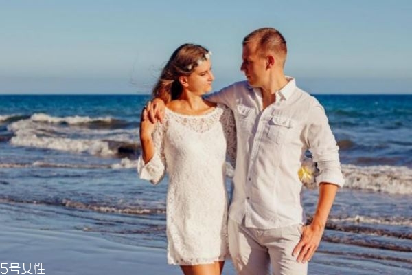 談戀愛的時候喜歡上別人了怎么辦 有對象還對別人有好感 談戀愛的時候喜歡上別人了怎么辦 有對象還對別人有好感