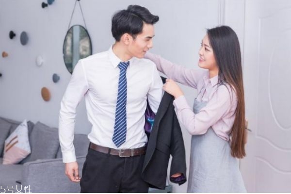 談戀愛的時候喜歡上別人了怎么辦 有對象還對別人有好感 談戀愛的時候喜歡上別人了怎么辦 有對象還對別人有好感