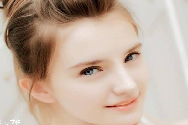 皮膚太干如何護膚 干性皮膚用什么護膚品好 皮膚太干如何護膚 干性皮膚用什么護膚品好