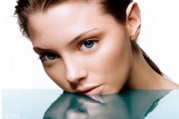 皮膚太干如何護膚 干性皮膚用什么護膚品好 皮膚太干如何護膚 干性皮膚用什么護膚品好