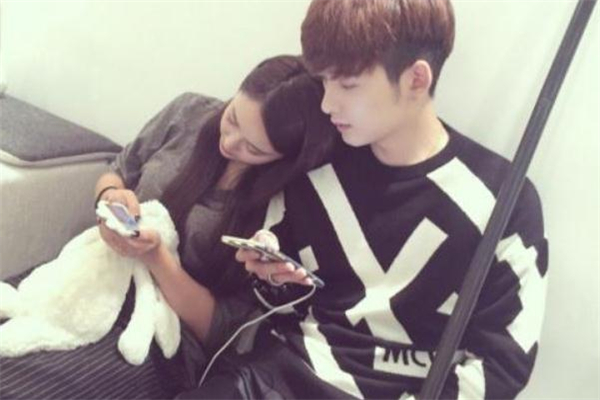 男生說晚安女生怎么回 男生說晚安代表什么