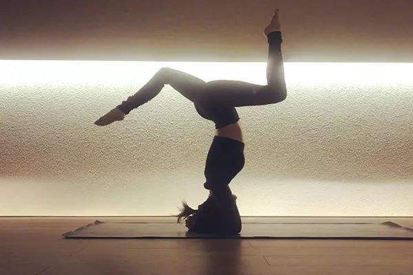 夫妻瑜伽體式有哪些 拉伸情侶瑜伽 夫妻瑜伽體式有哪些 拉伸情侶瑜伽