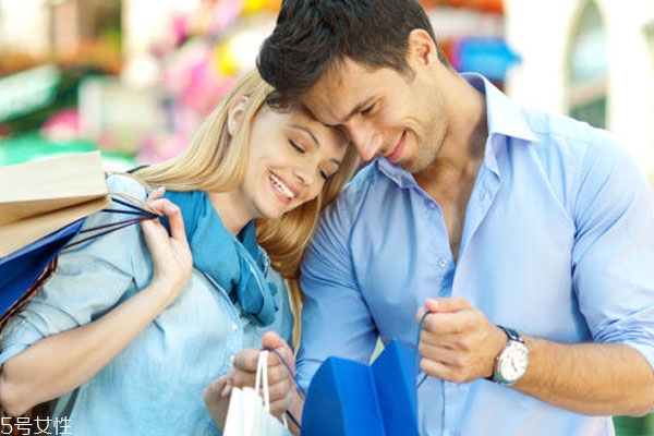 男女戀愛期間應該誰付錢 舍得為你花錢的男人才是真愛嗎 男女戀愛期間應該誰付錢 舍得為你花錢的男人才是真愛嗎