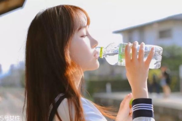 追女生送什么禮物 女生喜歡的禮物 追女生送什么禮物 女生喜歡的禮物